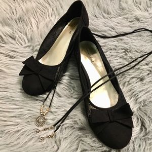 American Eagle black round toe 1 inch heels 👠